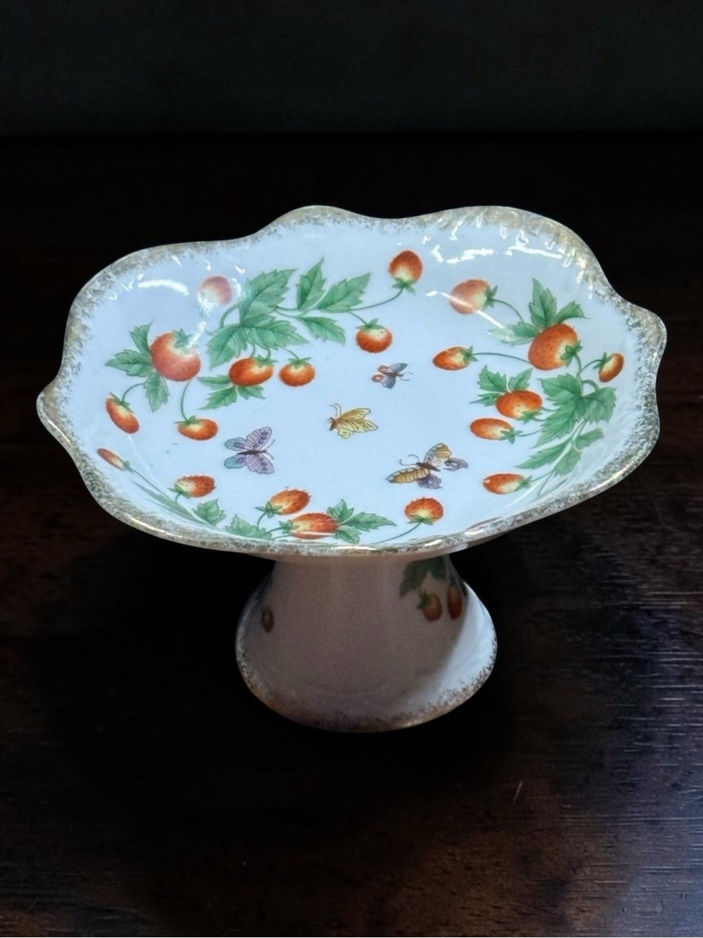 NORLEANS Cake Stand with Strawberries and Butterflies